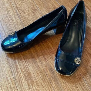 Tory Burch - black leather round toe chunky heel - gold accents size 7